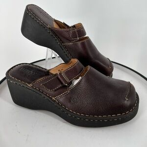 BORN HAND CRAFTED CHOCOLATE BROWN SLIP ON MULES‎ NWOT
